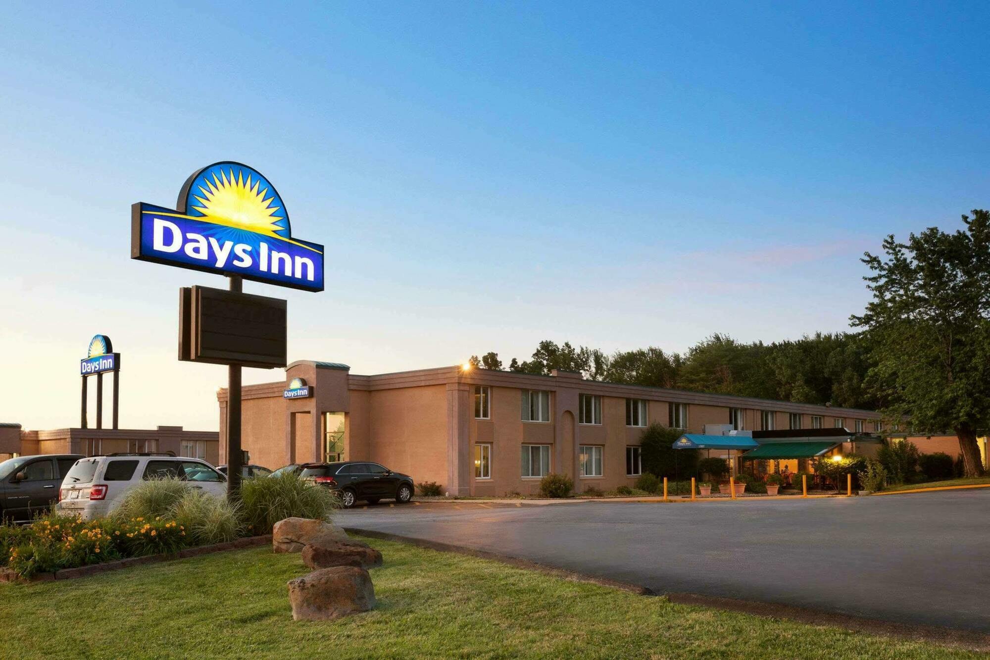 Days Inn By Wyndham Willoughby/Cleveland Exterior foto